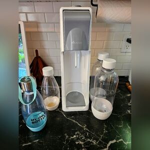 Sodastream Fountain Soda Maker Lot With Bottles-Machine Only